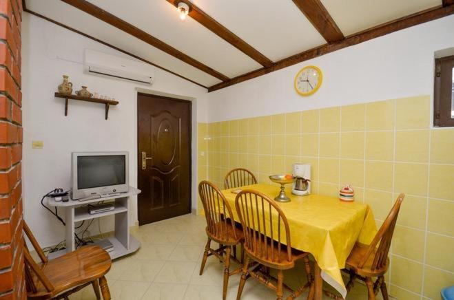 Apartments With A Parking Space Brela, Makarska - 11552 Exterior foto