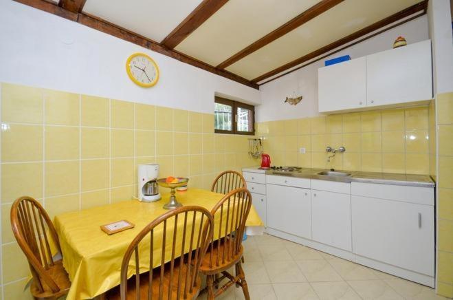 Apartments With A Parking Space Brela, Makarska - 11552 Exterior foto